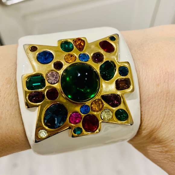 Coco Chanel’s cuffs Costume jewelled - Picture 7 of 9